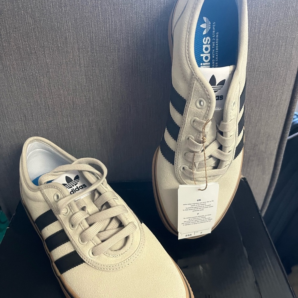 Adidas Women's Cream and Navy Blue Sneakers